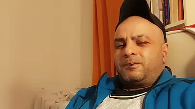 Dj Bro Pissing in Front of the Pc and Wet Pants VR the Mirror