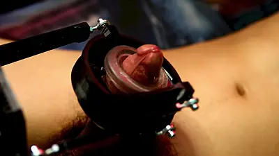 The machine brings you to a powerful cumshot! It was brutal!