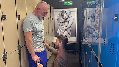 Stepdaddy Itapapixxl Hard Fuck in the Locker Room Hunk John Brachalli